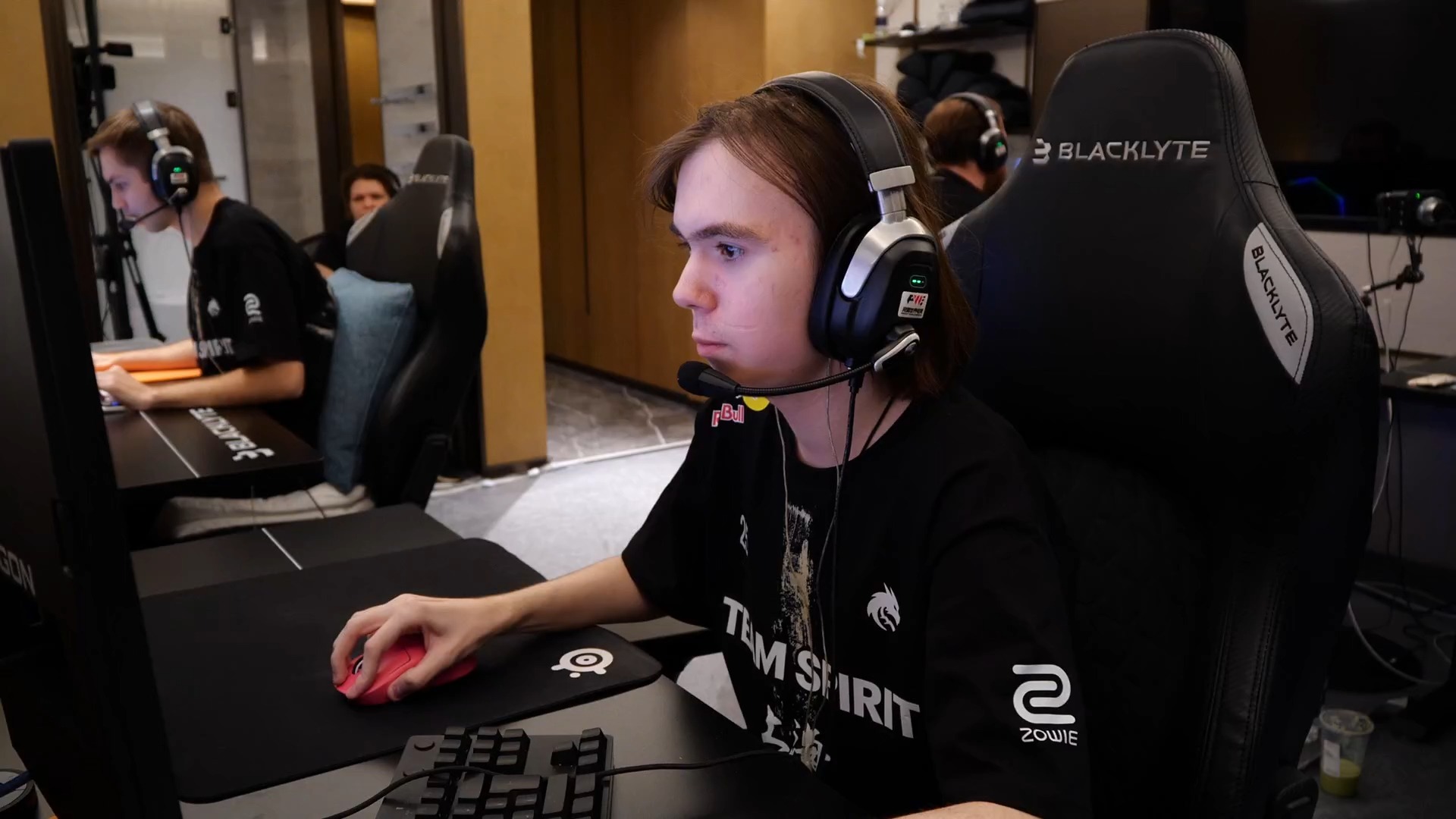 情完全不一 情完全不一